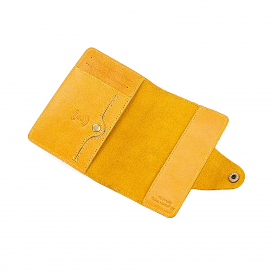 Обложка  для паспорта натуральная кожа, хлястик на кнопке, цвет желтый Domenico Morelli DM-PS18-K402-R